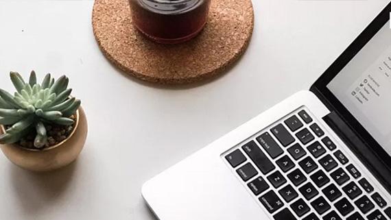 如何在云原生环境中实现 .NET 应用的零停机部署？