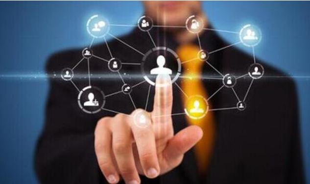 使用 Go 语言时如何自动将循环索引转换为 uint 类型